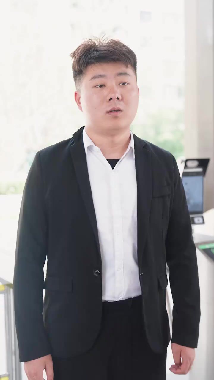 拽媽攜崽歸來(lái)（一胎三寶，神秘爹地竟是大佬）(全集)